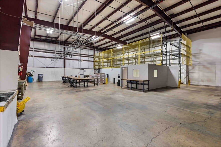 More Photos Of 909 Shaver St, Pasadena Manufacturing For Lease