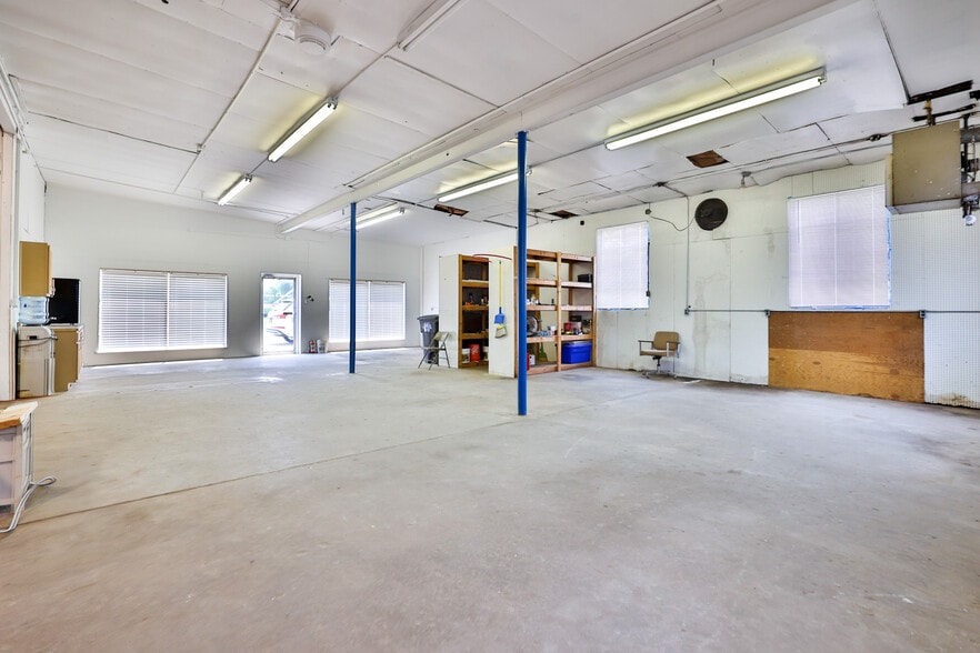 More Photos Of 205 S Old Route 66, Hamel Service For Lease