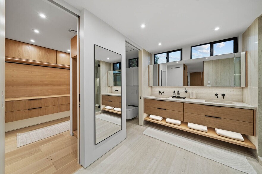 More Photos Of 7372 Fay Ave, La Jolla Multifamily For Sale