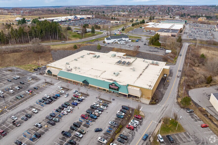 More Photos Of 4593 Commercial Dr, New Hartford Supermarket For Lease