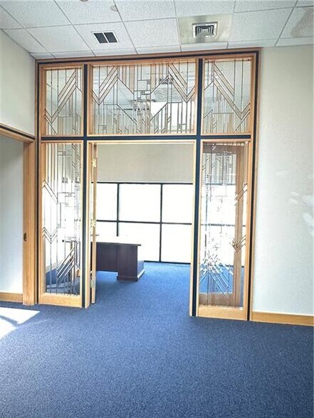More Photos Of 10431 Perry Hwy, Wexford Office For Sale