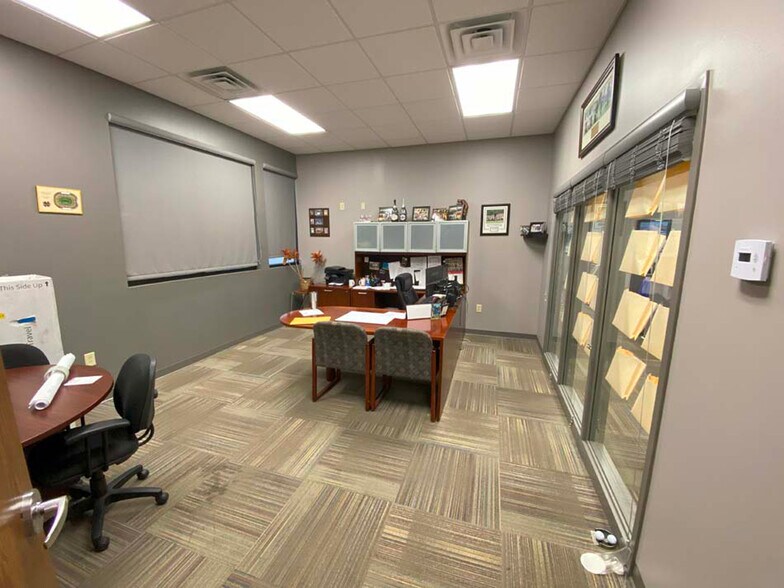 More Photos Of 2021 Goose Lake Rd, Sauget General Retail For Lease