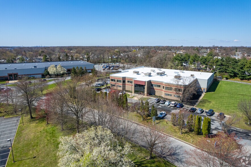 More Photos Of 55 Lukens Dr, New Castle Warehouse For Lease