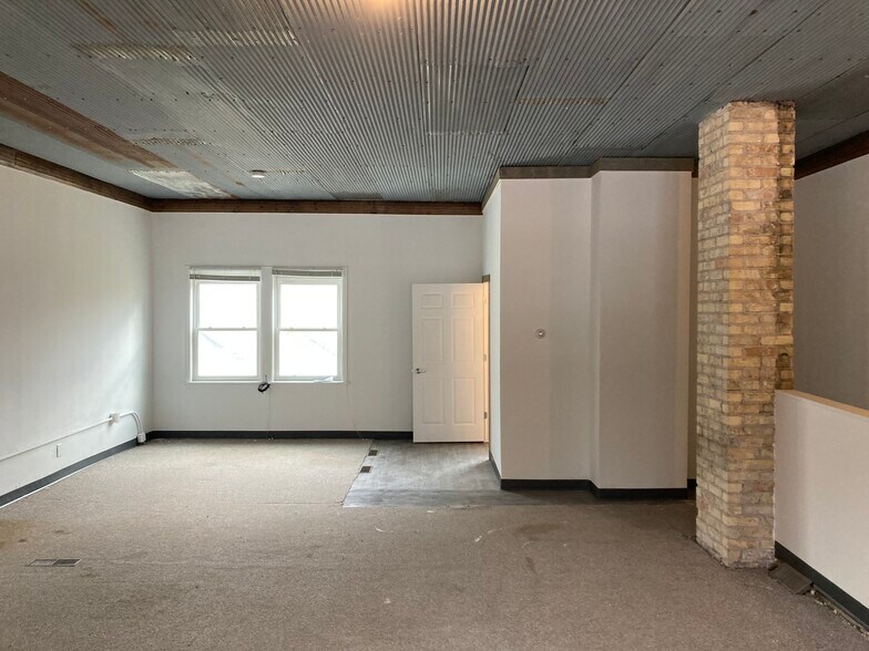 More Photos Of 2224 W 3rd St, Duluth Storefront Retail Office For Sale