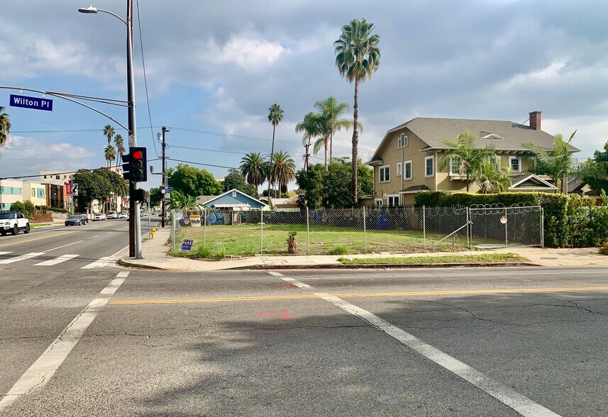 More Photos Of 250 N Wilton Pl, Los Angeles Land For Sale