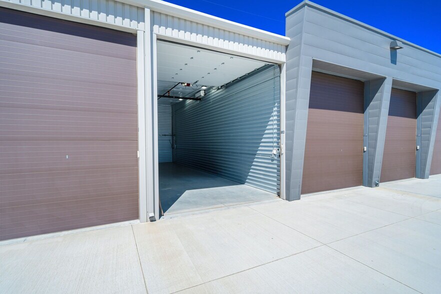 More Photos Of 49751 Oates Ln, Coachella Parking Garage For Sale