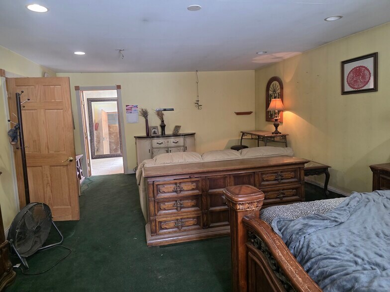 More Photos Of 56 Old State Route 12, Frenchtown Showroom For Sale