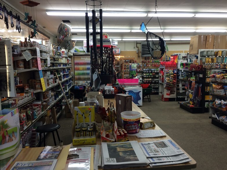 More Photos Of 154 Evergreen St, Republic General Retail For Sale