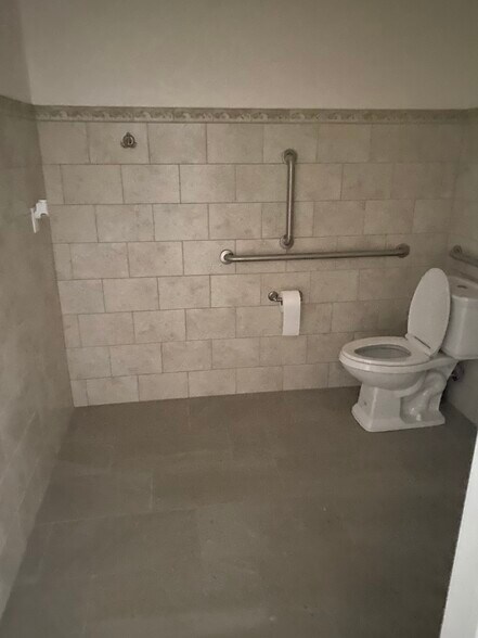 More Photos Of 113-115 S Main St, Beacon Falls Freestanding For Lease