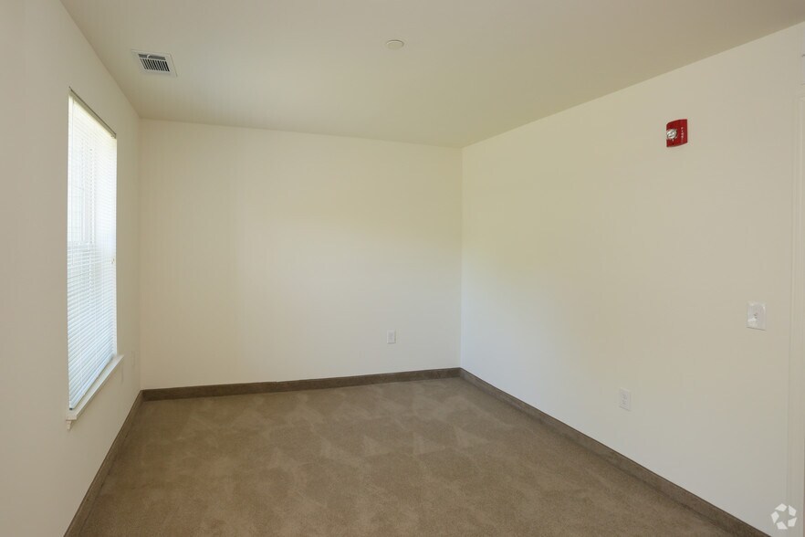 More Photos Of 700 Wincoram Way, Coram Apartments For Lease