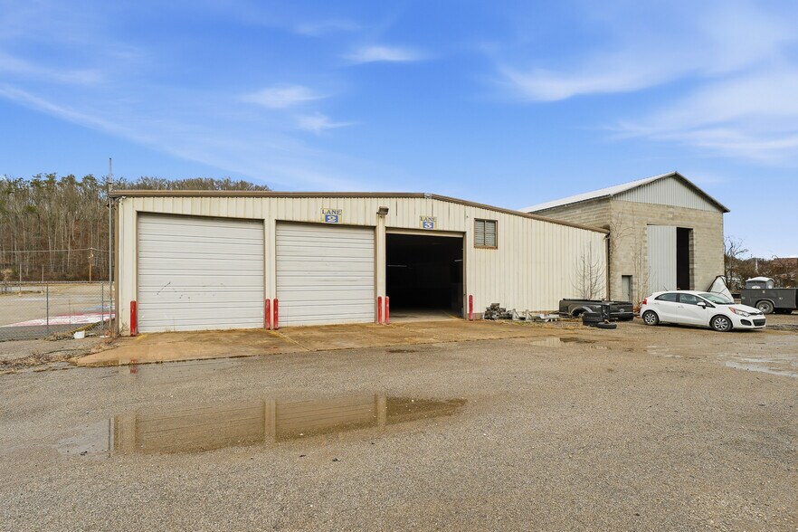 More Photos Of 5105 Elk River Rd, Elkview Showroom For Sale