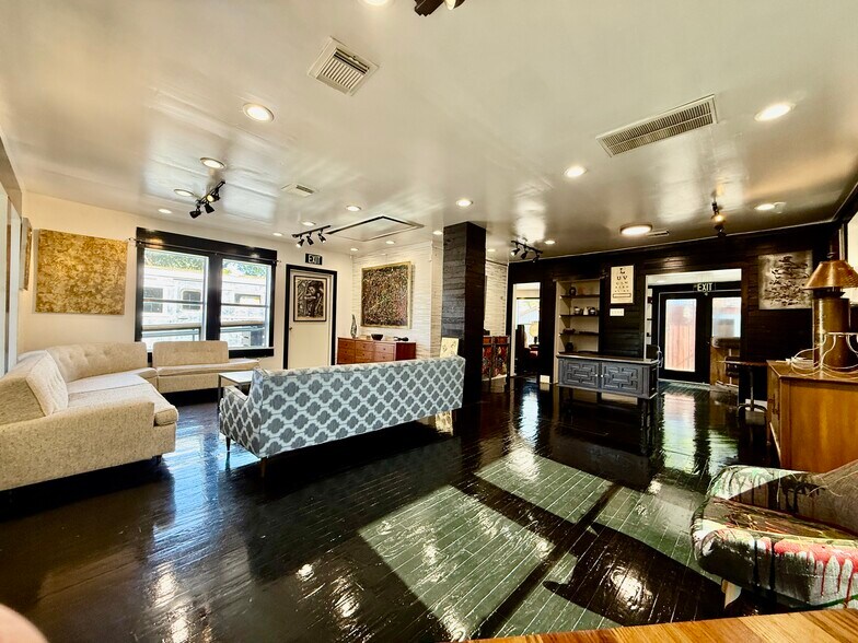 More Photos Of 209 Fannin St, Tomball Freestanding For Sale