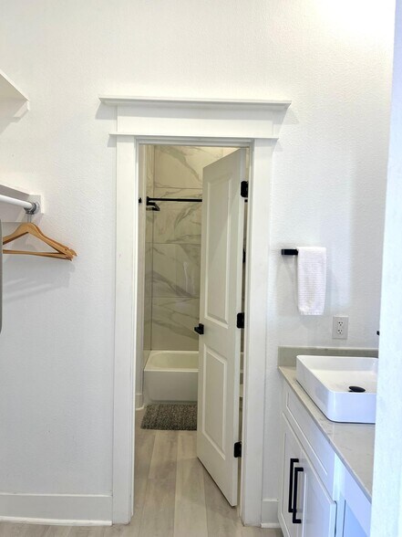 More Photos Of 203 S Lockwood Dr, Houston Apartments For Sale