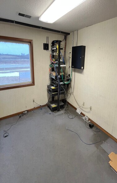 More Photos Of 4493 US-12, Willmar Truck Terminal For Lease