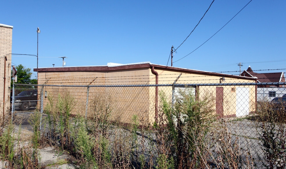 More Photos Of 22 S Plum St, Springfield Auto Repair For Sale