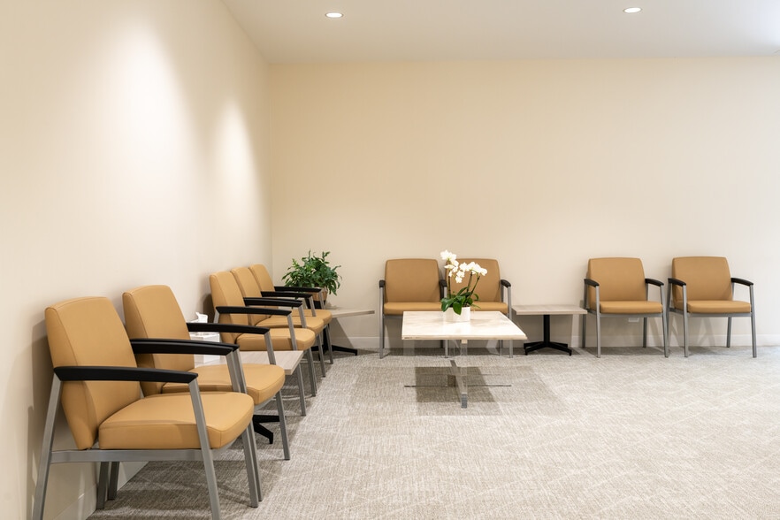 More Photos Of 16810-16816 Bernardo Center Dr, San Diego Medical For Lease