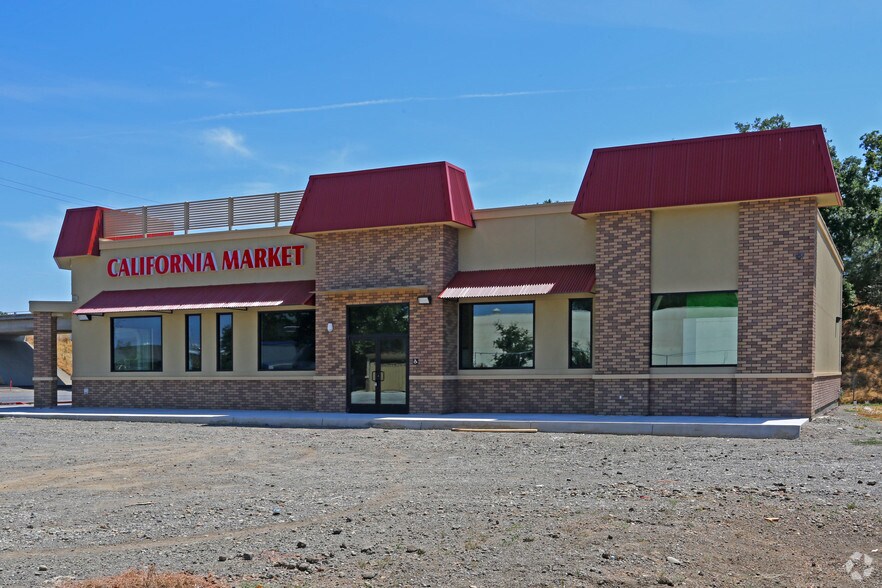 More Photos Of 1490 E Main St, Woodland Freestanding For Lease