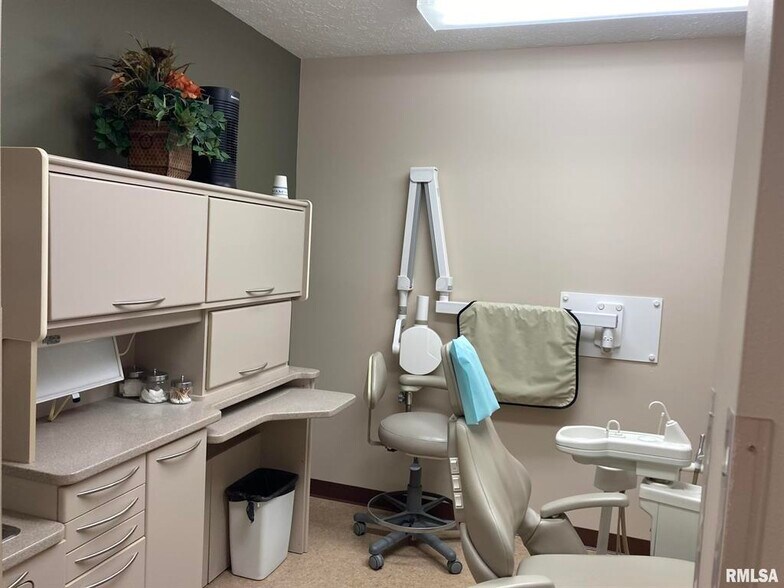 More Photos Of 112 Main, Goreville Healthcare For Sale