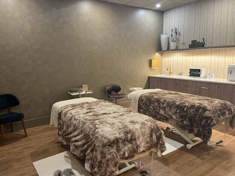 More Photos Of 1125 Pontiac Ave, Cranston Medical For Lease