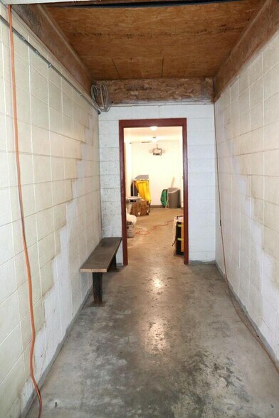 More Photos Of 1301 Industrial Park Rd, Mountain Grove Warehouse For Lease