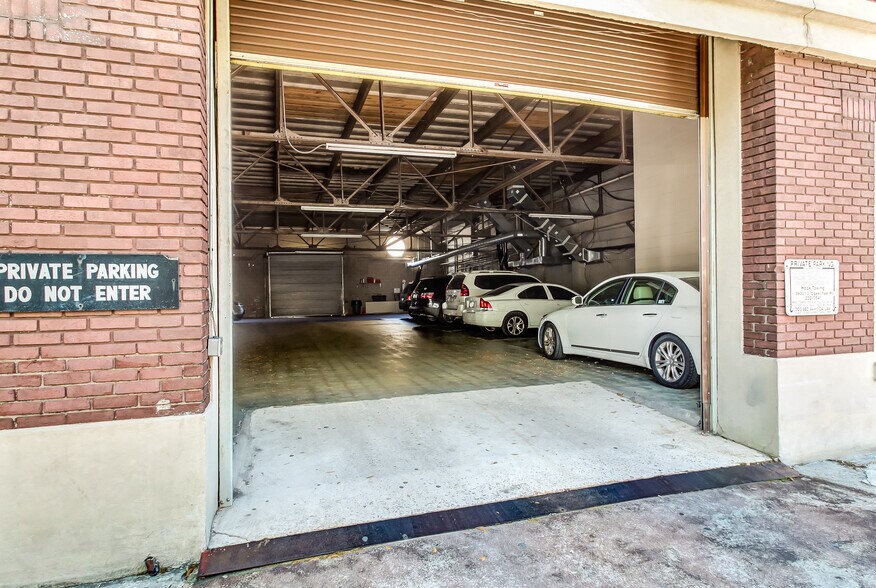 More Photos Of 300 Drayton St, Savannah Office Residential For Sale