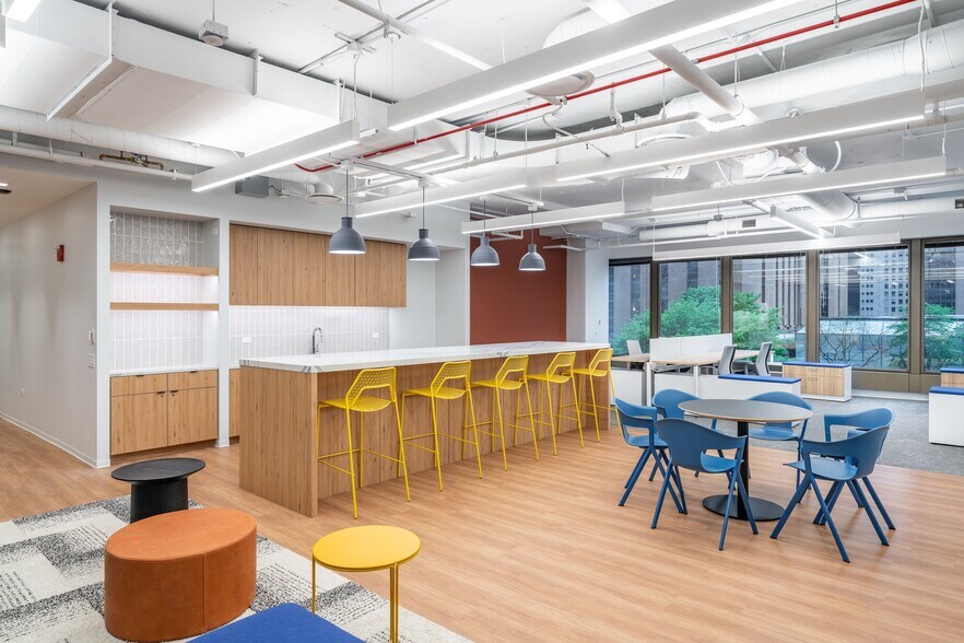 More Photos Of 303 E Wacker Dr, Chicago Office For Sale