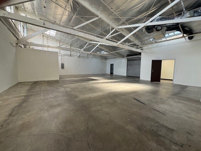 More Photos Of 3235 N San Fernando Rd, Los Angeles Manufacturing For Lease