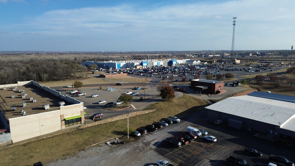 More Photos Of 1700-1716 S 1st St, Chickasha Unknown For Lease