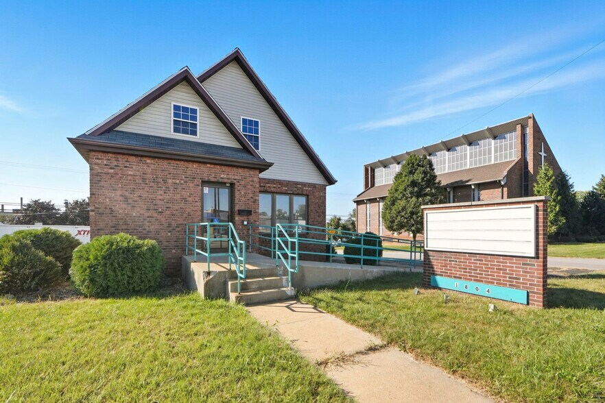 More Photos Of 1804 E Center St, Warsaw Loft Creative Space For Sale