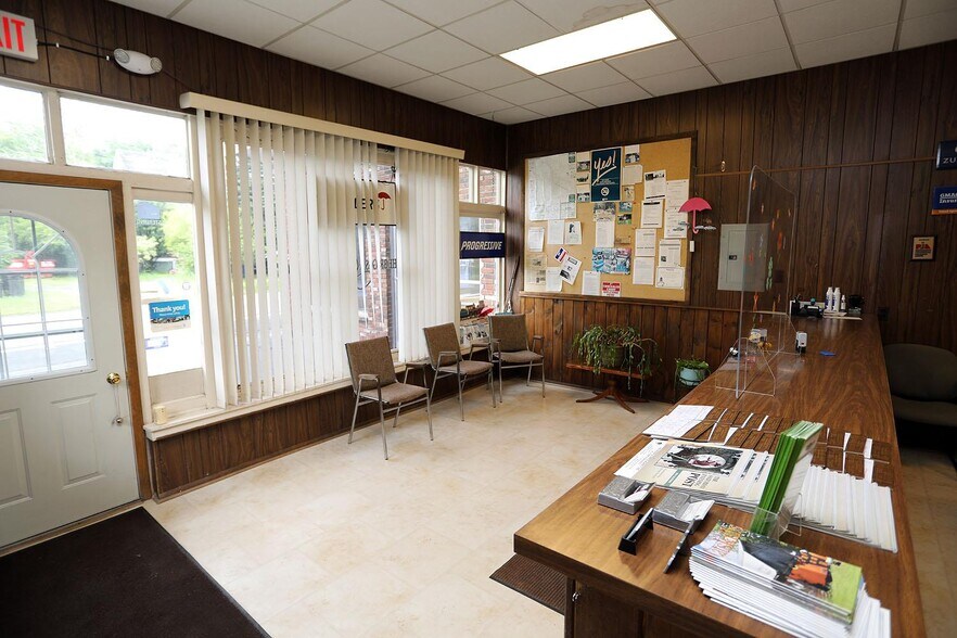 More Photos Of 5013 New York 52, Jeffersonville Auto Repair For Sale