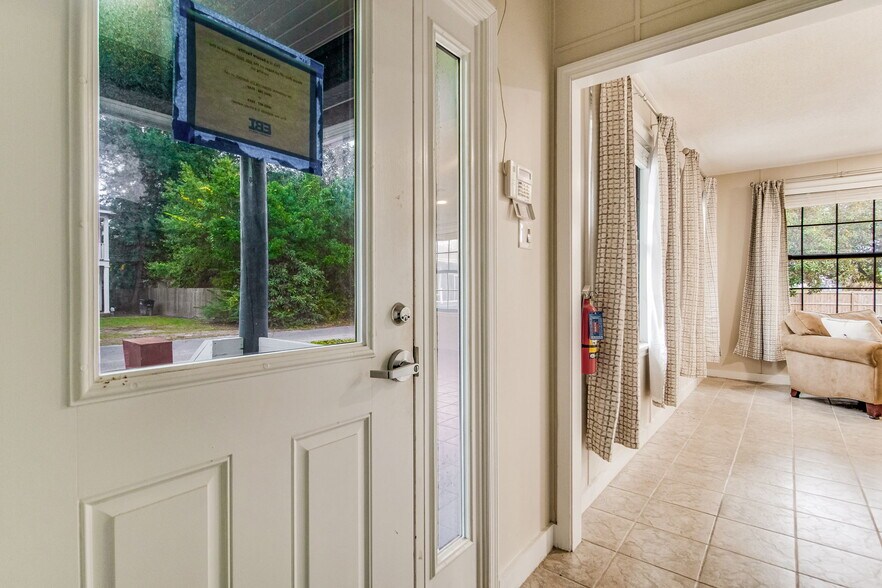 More Photos Of 725 S J St, Pensacola Office Residential For Sale