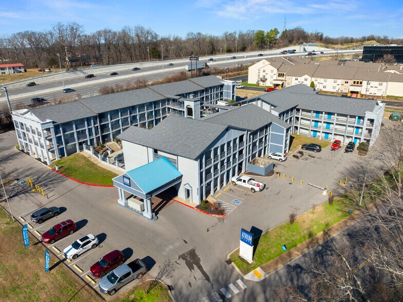 More Photos Of 2425 Atrium Way, Nashville Apartments For Sale