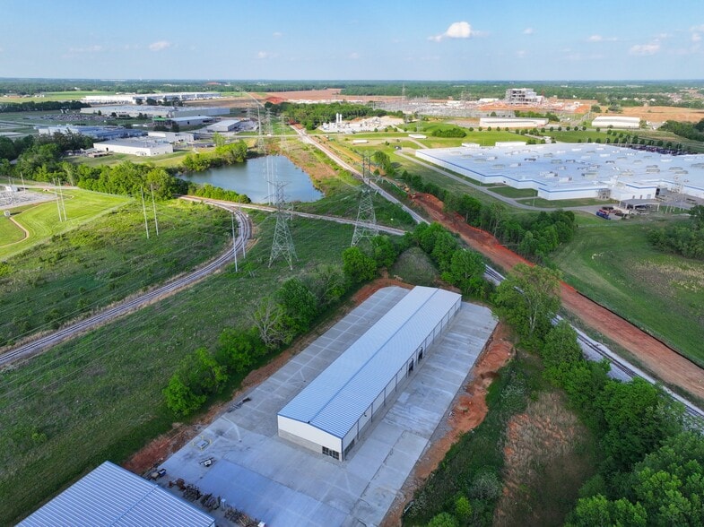 More Photos Of 1070B Progress Dr, Clarksville Warehouse For Lease