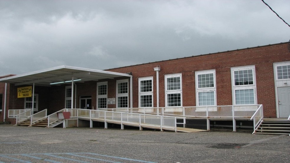 Primary Photo Of 612 E Main St, Pilot Mountain Manufacturing For Sale