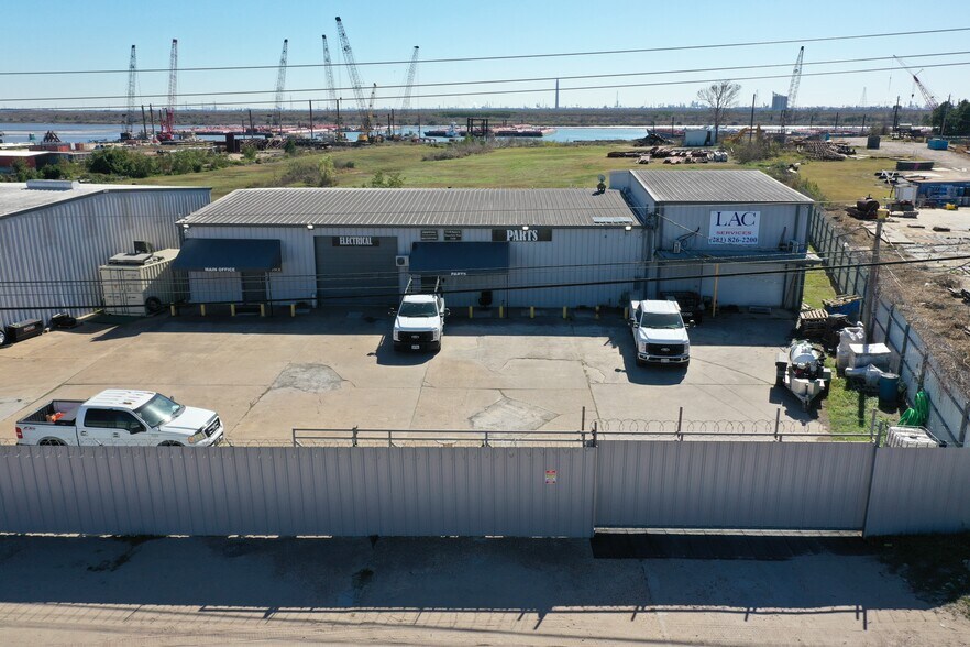 More Photos Of 17130 Market St, Channelview Warehouse For Sale