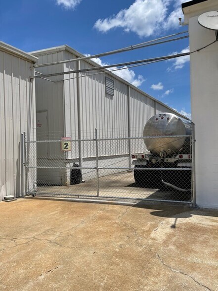 More Photos Of 327 Old Ice House Rd, Lake Wales Warehouse For Lease