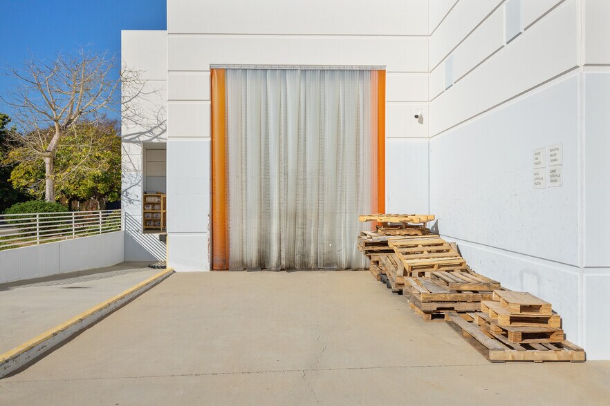 More Photos Of 5931 Darwin Ct, Carlsbad Warehouse For Lease