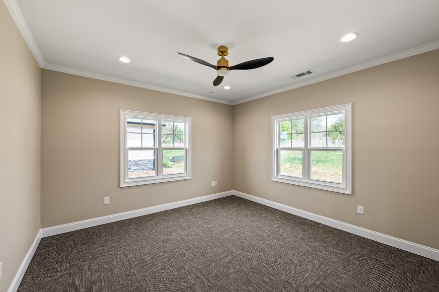 More Photos Of 1060 Garland Dr, Bogart Unknown For Lease