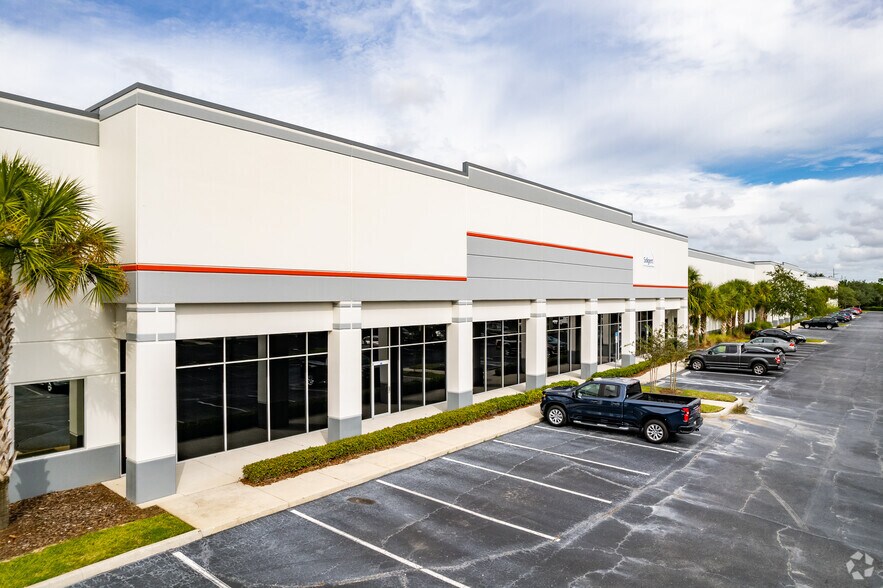 More Photos Of 7320 Kingspointe Pky, Orlando Distribution For Lease
