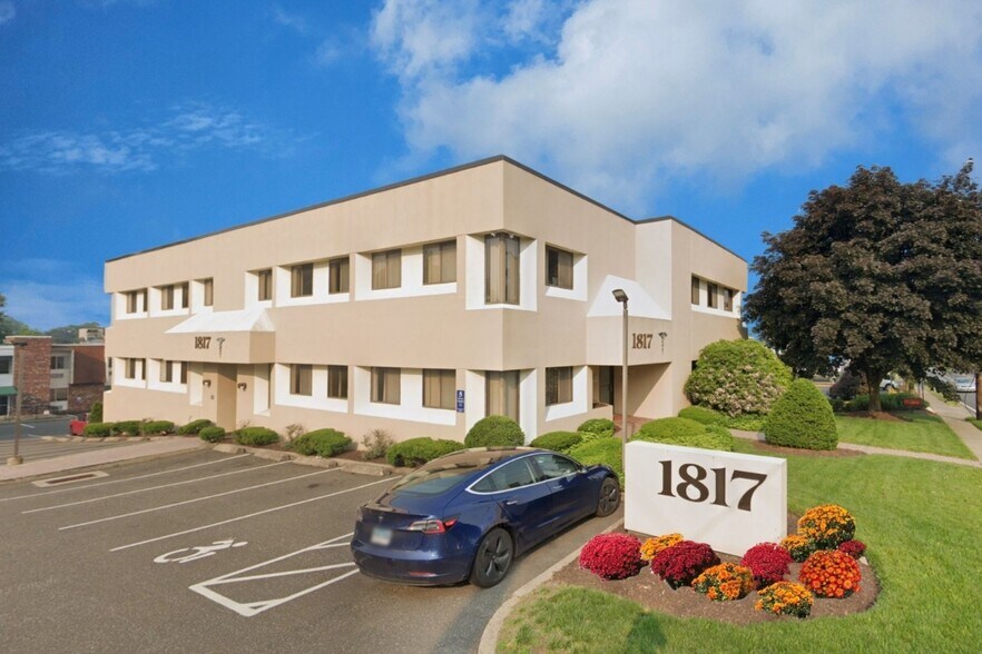 Primary Photo Of 1817 Black Rock Tpke, Fairfield Medical For Sale