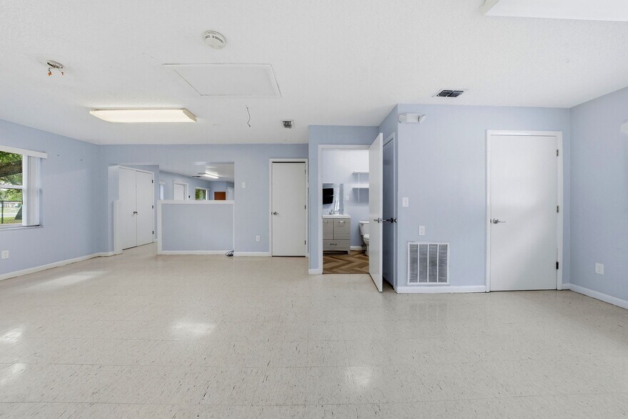 More Photos Of 2886 Whitney Rd, Clearwater Storefront Retail Residential For Sale