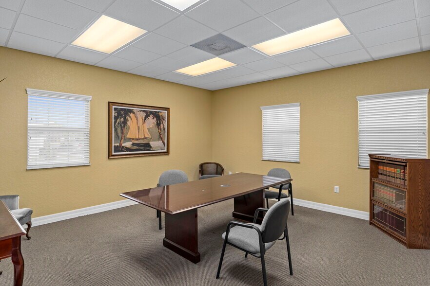 More Photos Of 8352 Forest Oaks Blvd, Spring Hill Office For Sale