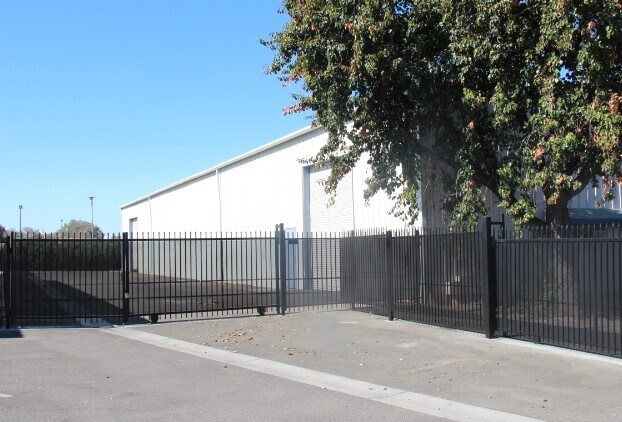 More Photos Of 445 E Menlo Ave, Hemet Warehouse For Lease