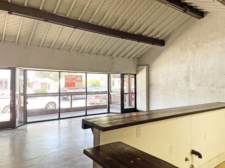 More Photos Of 11919-11923 Ventura Blvd, Studio City Restaurant For Lease