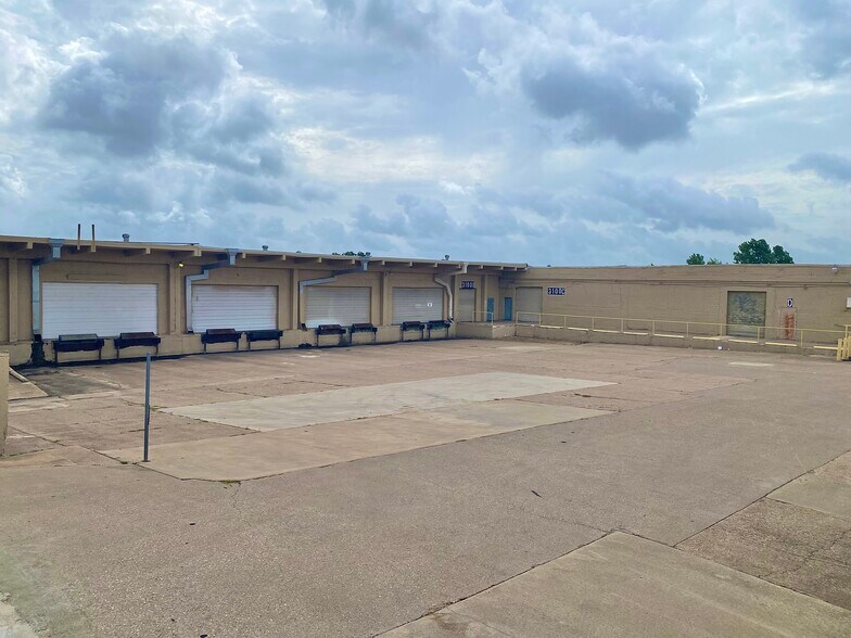 More Photos Of 3022 Franklin Ave, Waco Warehouse For Lease