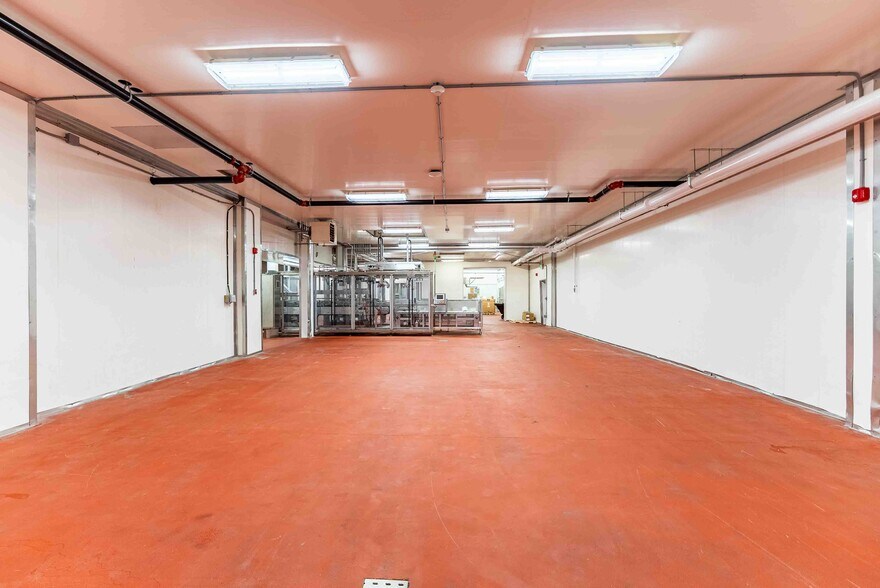 More Photos Of 500 Barrydowne Rd, Sudbury Manufacturing For Sale