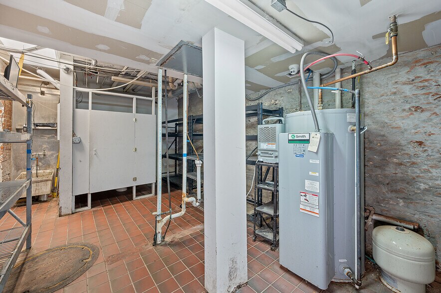 More Photos Of 126 W Sixth St, Cincinnati Apartments For Lease