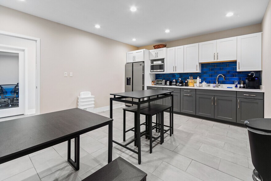 More Photos Of 2720 NW 6th St, Gainesville Medical For Lease