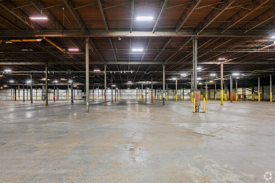 More Photos Of 1000 N South Rd, Scranton Warehouse For Lease