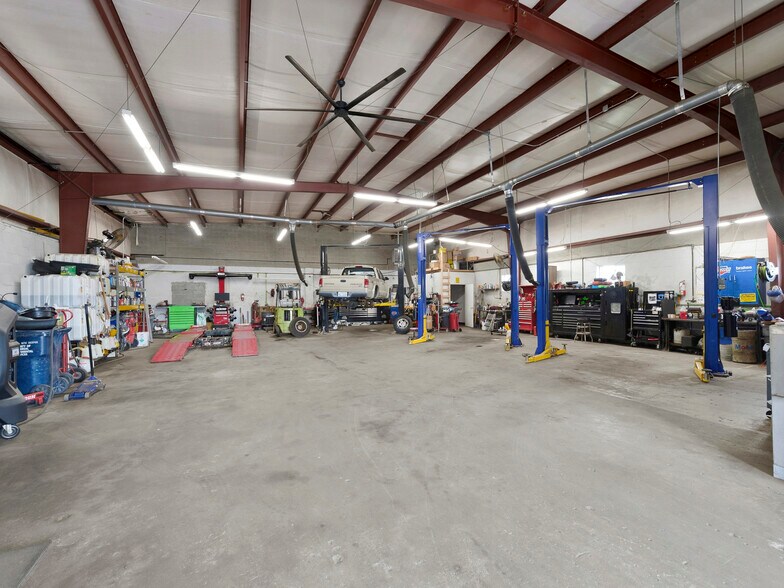 More Photos Of 2109 Spartanburg Hwy, East Flat Rock Industrial For Lease